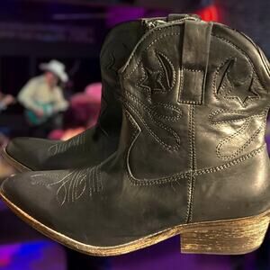 Size 10 Women's ZIGINY Black Leather Embroidered Zip Up Western Ankle Boots ECU